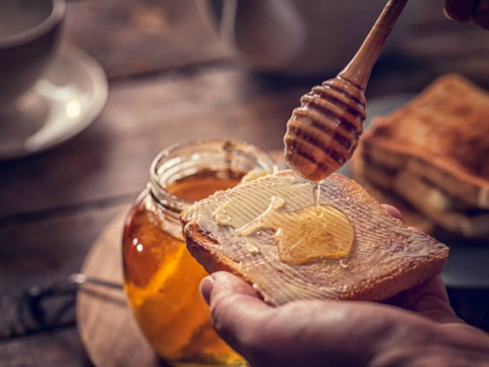 Tại sao mật ong chuyển sang màu sẫm?